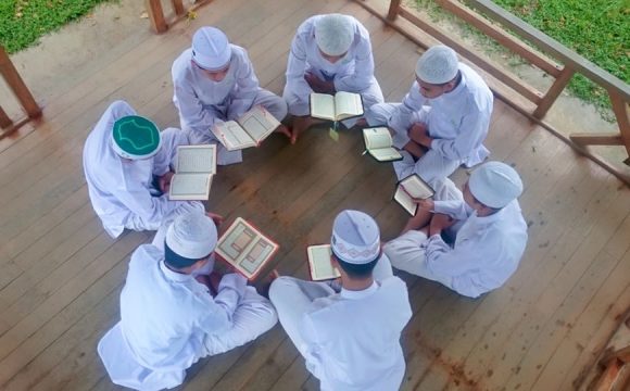Keistimewaan Para Penghapal Al Quran